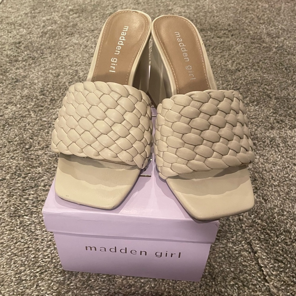 ✨Madden Girl Cream Woven Slide Sandals